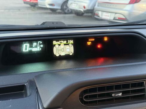 Used 2014 Toyota Prius C Two image 68