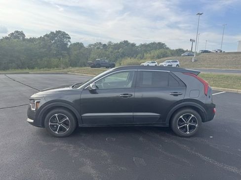 Used 2025 Kia Niro EX image 6