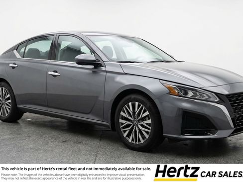 Used 2025 Nissan Altima 2.5 SV image 1