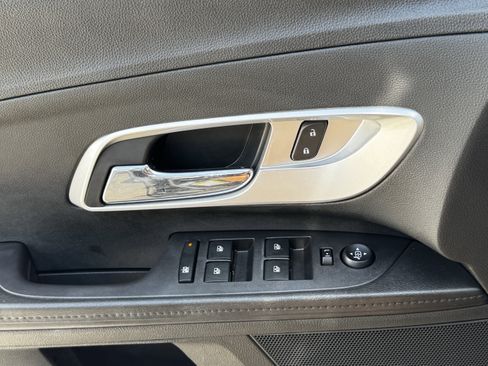 Used 2017 Chevrolet Equinox LS FWD image 24