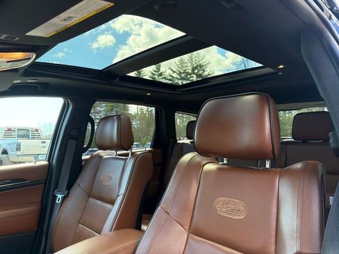 Used 2020 Jeep Grand Cherokee Overland AWD/4WD image 23