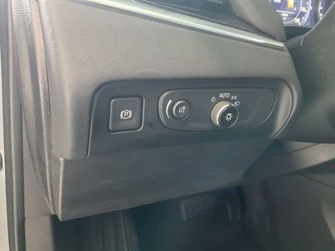 Used 2021 Buick Enclave Avenir w/ Avenir Technology Package AWD/4WD image 10