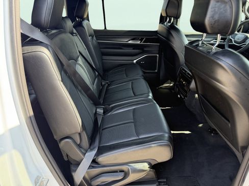 Used 2024 Jeep Wagoneer Series II w/ Flexible Seating Group image 49