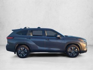 Certified 2023 Toyota Highlander XLE video 4