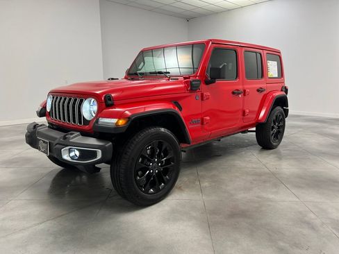 Used 2025 Jeep Wrangler Unlimited Sahara image 3