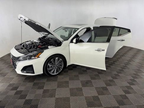 Certified 2024 Nissan Altima 2.5 SL FWD image 10