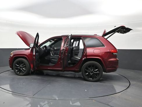 Used 2021 Jeep Grand Cherokee Laredo X RWD image 30