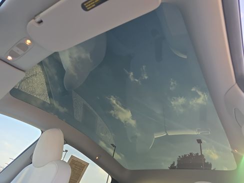 Used 2023 Tesla Model Y Long Range image 30