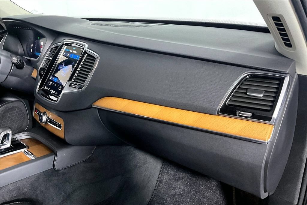 Used 2023 Volvo XC90 B6 Plus AWD/4WD image 16
