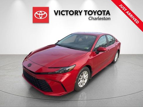 Used 2025 Toyota Camry LE image 1
