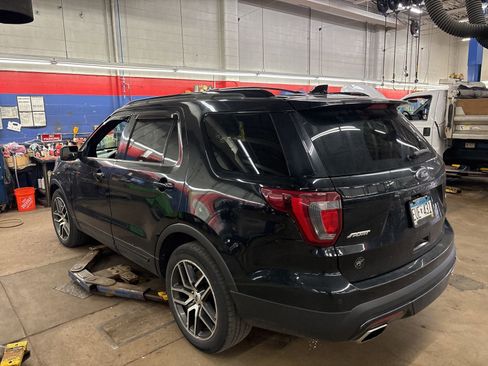 Used 2017 Ford Explorer Sport w/ Equipment Group 401A AWD/4WD image 6