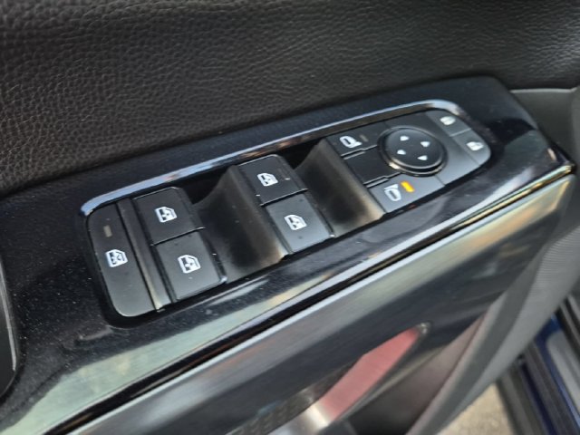 Used 2023 Nissan Pathfinder SL FWD image 13