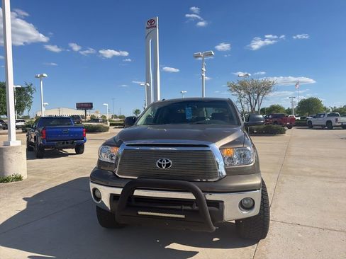 Used 2012 Toyota Tundra 4x4 CrewMax w/ Tow Pkg image 2