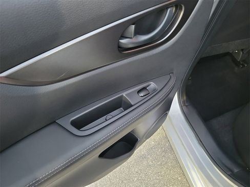 Certified 2022 Nissan Rogue Sport S image 12