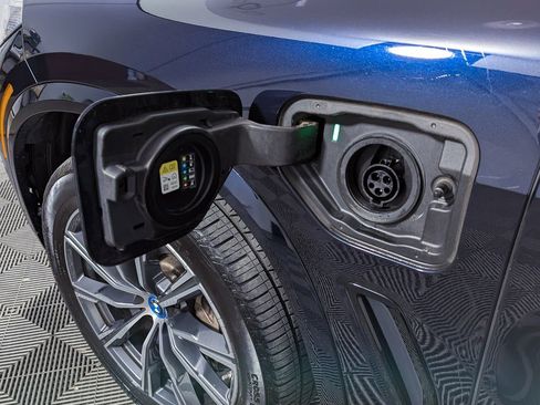 Certified 2023 BMW X5 xDrive45e w/ Executive Package image 10