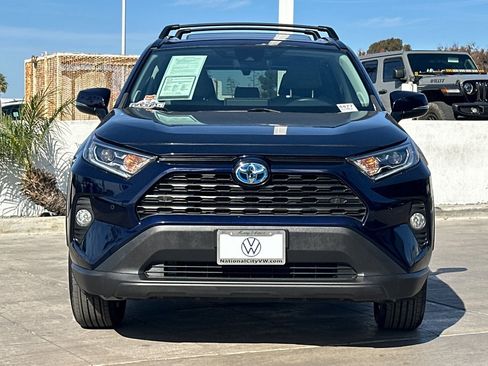 Used 2021 Toyota RAV4 XLE Premium image 9