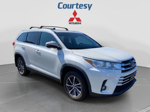 Used 2019 Toyota Highlander XLE AWD/4WD image 8