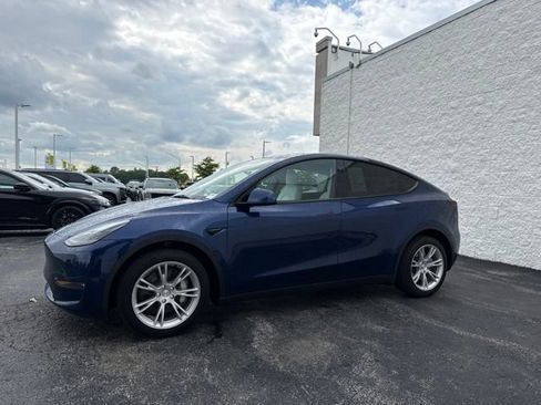 Used 2023 Tesla Model Y Long Range AWD/4WD image 3