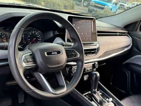 Used 2022 Jeep Compass Latitude image 21