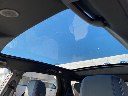 Used 2025 Land Rover Discovery Sport Dynamic SE image 16