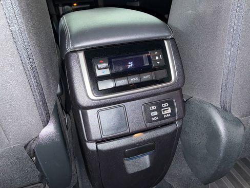 Used 2023 Subaru Ascent Premium w/ Convenience Package image 30