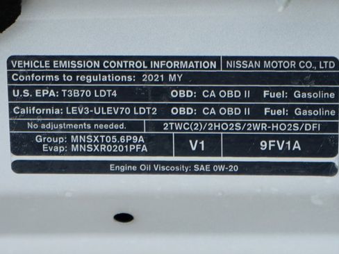 Used 2021 Nissan Titan SV image 13