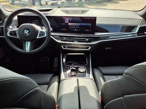 Used 2026 BMW X5 sDrive40i w/ M Sport Package image 9