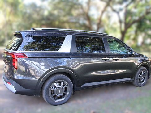 New 2026 Kia Carnival EX FWD image 9