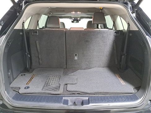 Used 2023 Toyota Highlander Bronze Edition image 10