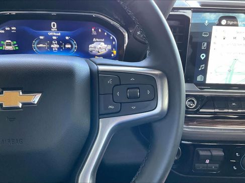 Used 2025 Chevrolet Silverado 1500 LT AWD/4WD image 24