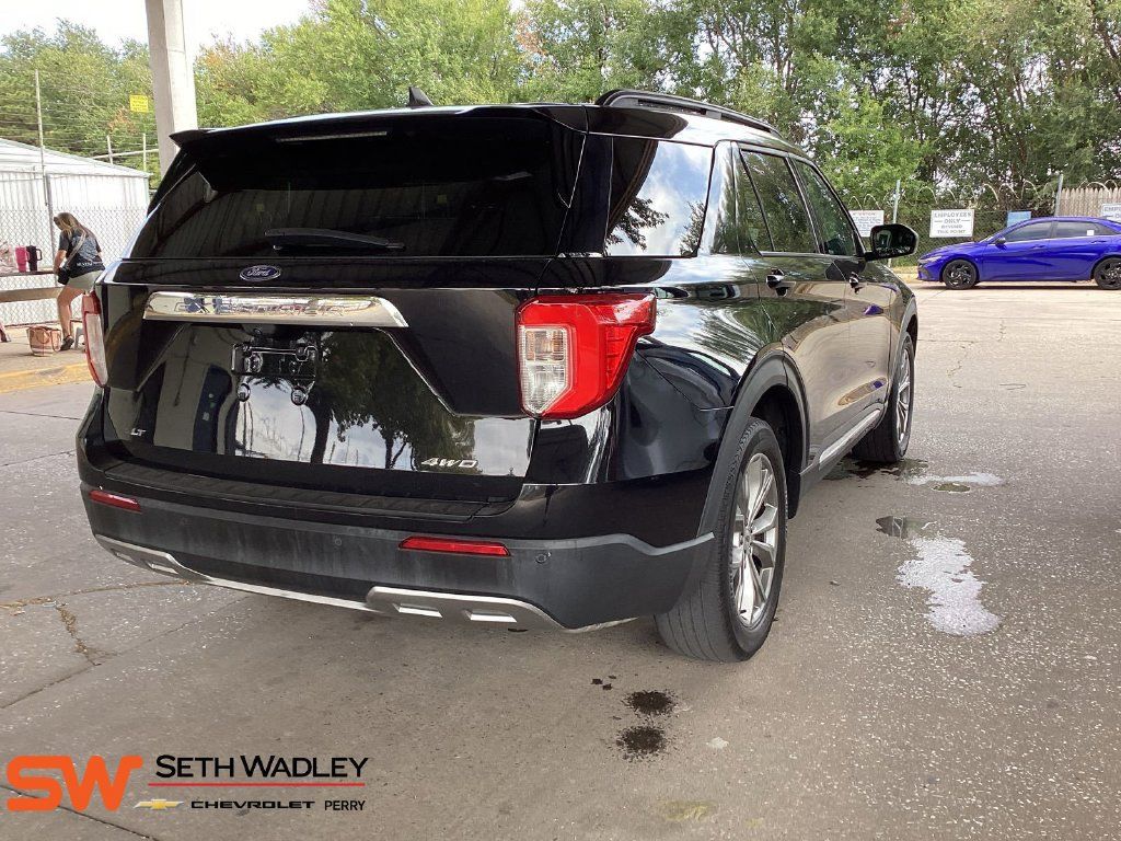 Used 2021 Ford Explorer XLT w/ Equipment Group 202A AWD/4WD image 3