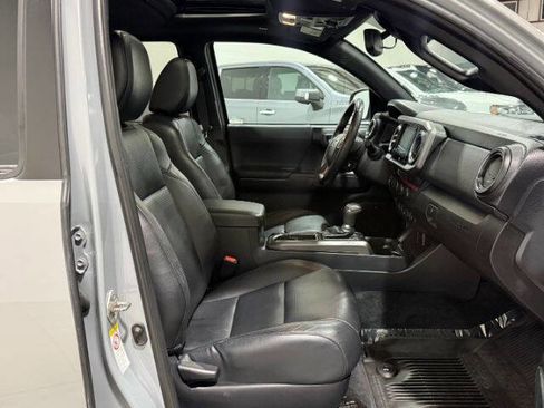 Used 2019 Toyota Tacoma TRD Off-Road w/ TRD Premium Off Road Package image 11