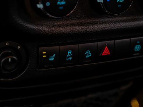 Used 2014 Jeep Wrangler Unlimited Rubicon image 24