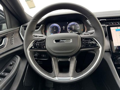 New 2025 Jeep Grand Cherokee Overland w/ Luxury Tech Group IV AWD/4WD image 12