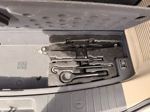 Used 2012 Hyundai Veracruz Limited w/ Entertainment Pkg image 35