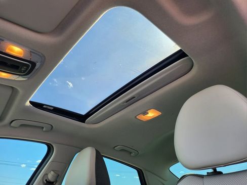 Used 2022 Hyundai Elantra Limited image 21