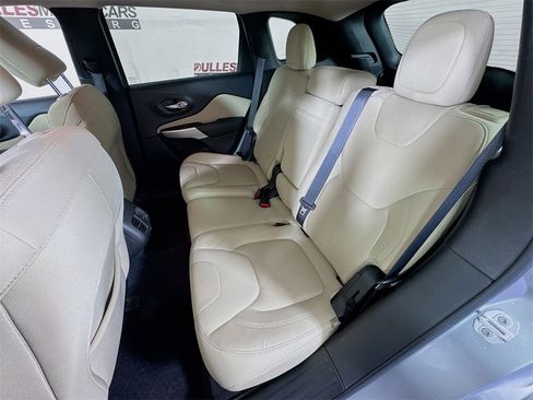 Used 2017 Jeep Cherokee Latitude w/ Safety/Convenience Group image 23