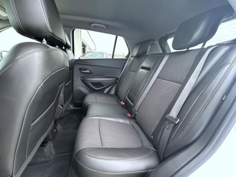 Certified 2022 Chevrolet Trax LT w/ LT Convenience Package image 20