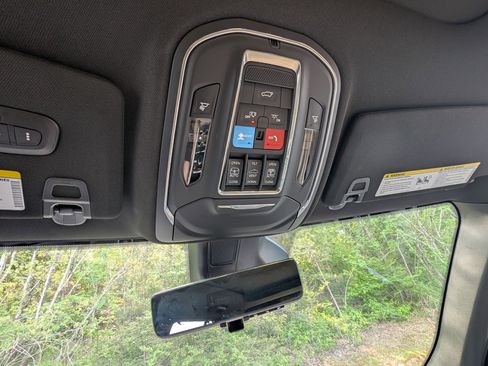 Used 2025 Jeep Grand Cherokee Limited w/ Luxury Tech Group II image 31