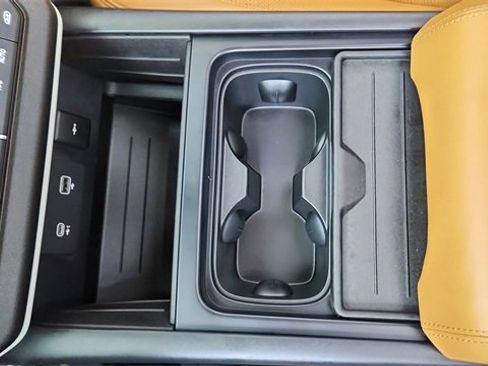 Used 2024 Land Rover Defender 110 SE image 53