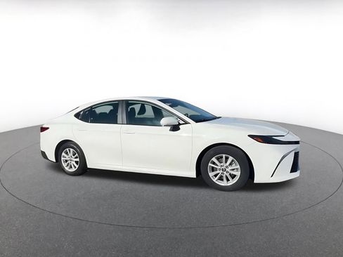 Used 2025 Toyota Camry LE image 2