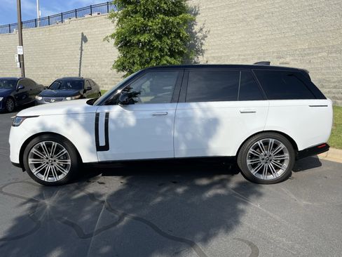 Used 2024 Land Rover Range Rover Long Wheelbase SE AWD/4WD image 4