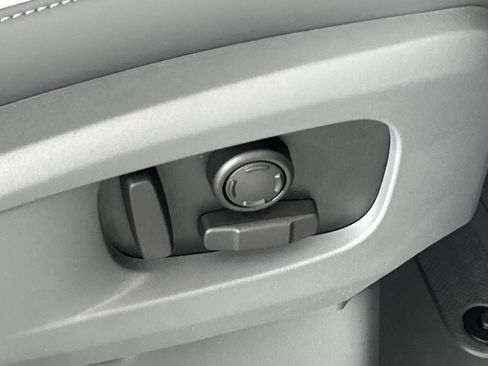 Certified 2025 Land Rover Defender 110 S image 33