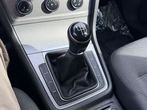 Used 2016 Volkswagen Golf S FWD image 28