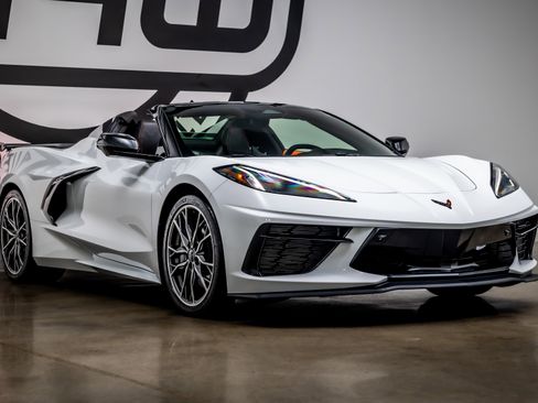 Used 2025 Chevrolet Corvette Stingray Premium Conv w/ Z51 Performance Package RWD image 21