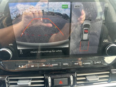 Used 2025 Nissan Pathfinder Platinum w/ Cargo Package FWD image 25