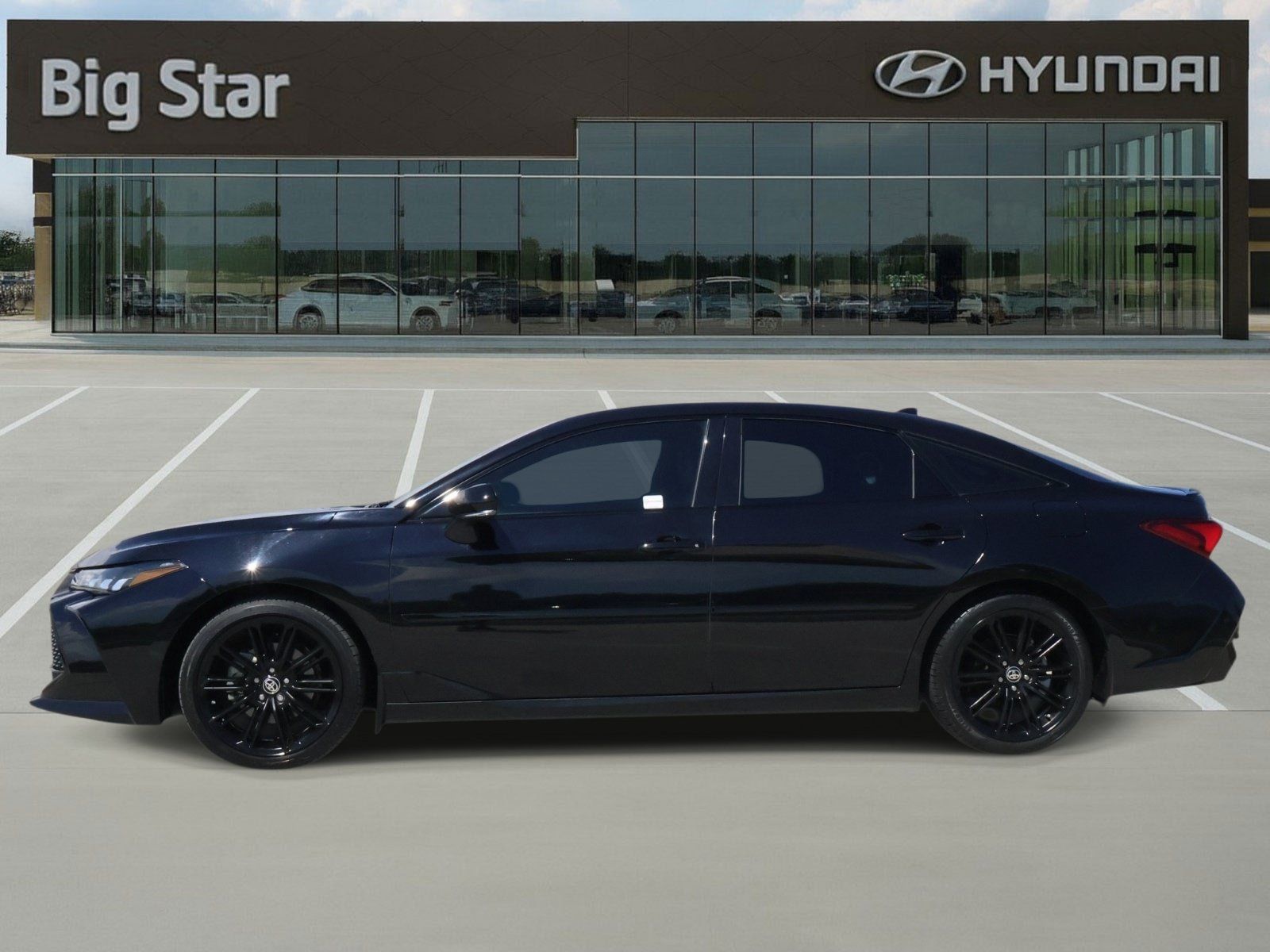 Used 2021 Toyota Avalon XSE FWD image 2