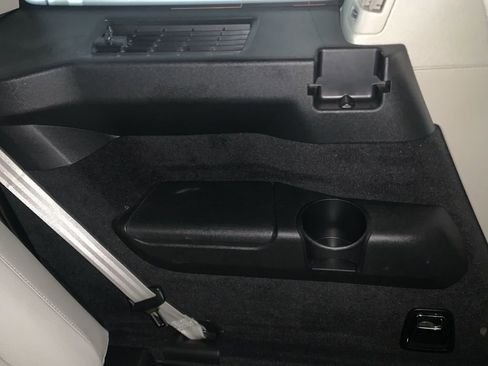 Used 2023 Volvo XC90 B6 Plus image 29