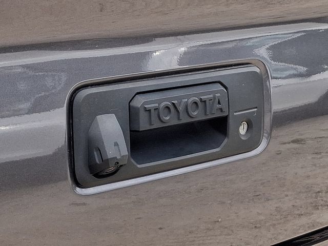 Used 2018 Toyota Tacoma TRD Sport AWD/4WD image 31