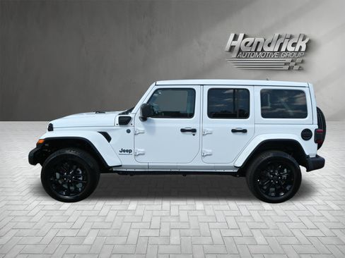 Used 2025 Jeep Wrangler Unlimited Sahara w/ Safety Group AWD/4WD image 6